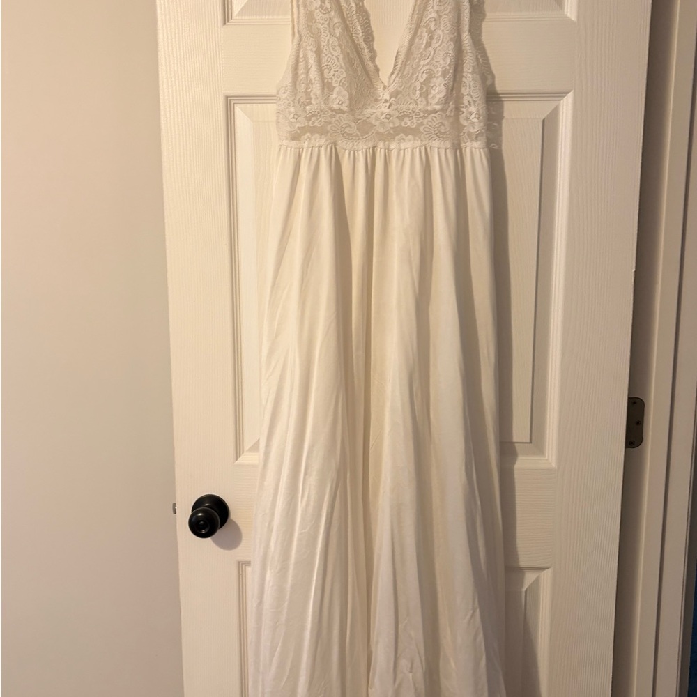 Vintage Olga White Lace NightGown Excellent Condition!!